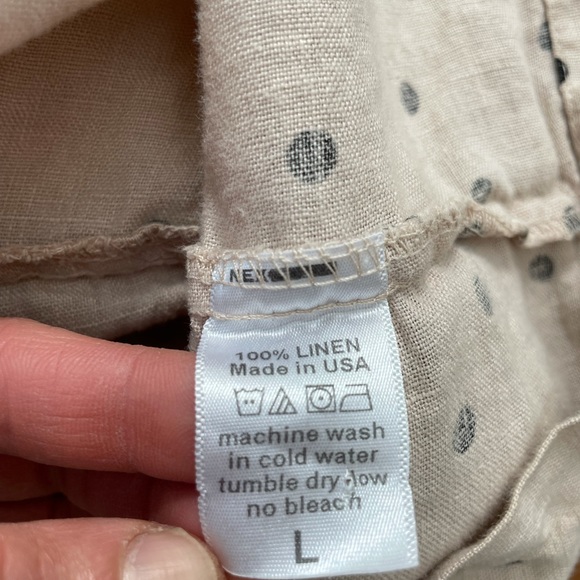 Black crane linen dotted tee. - Picture 8 of 10